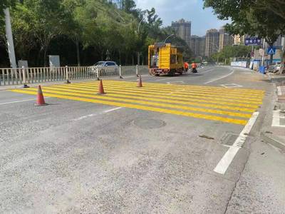 安全順暢迎開學 市區(qū)三所學校周邊道路安全設施全面升級